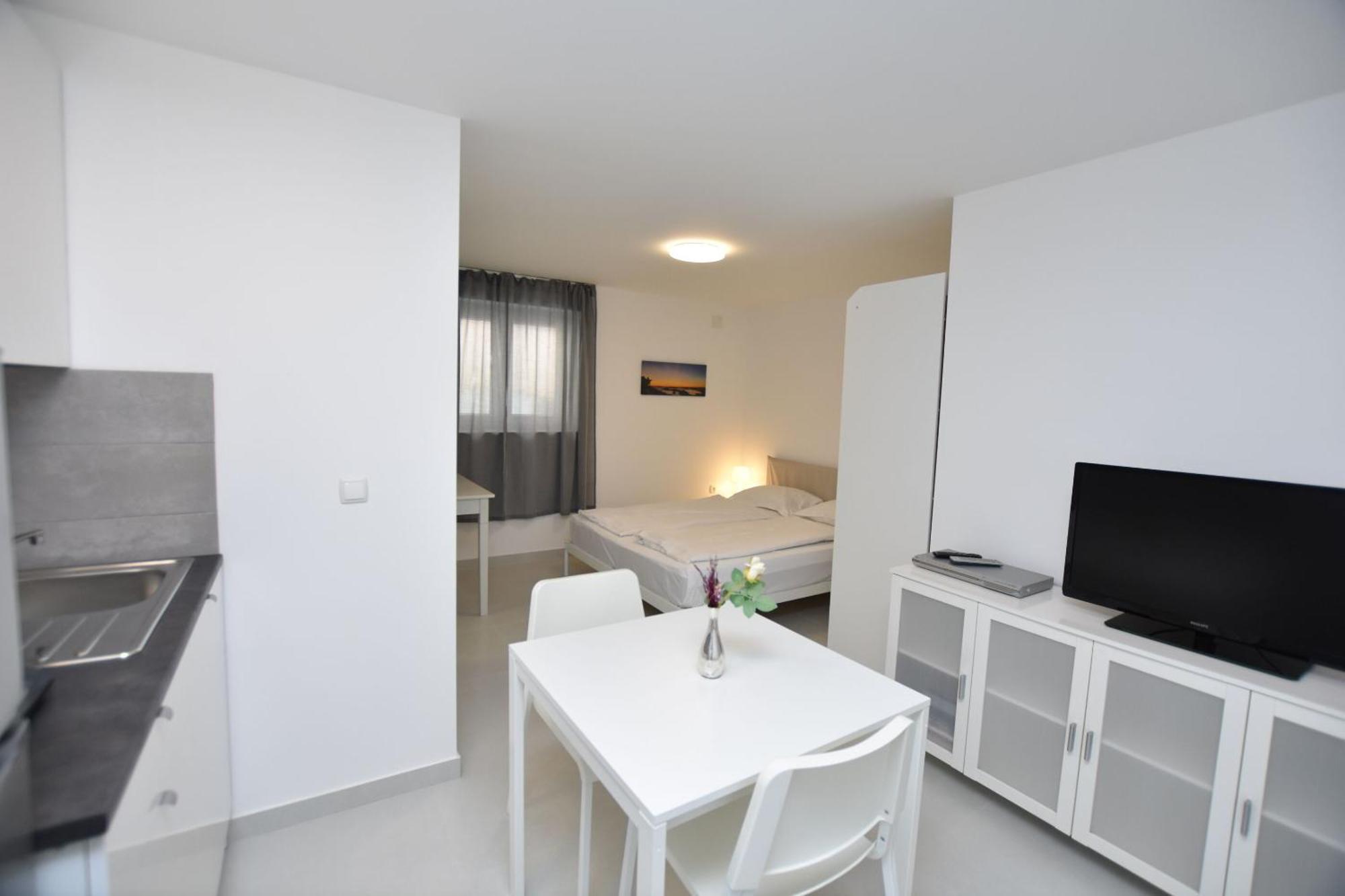 Apartments Leonardo Primošten Buitenkant foto