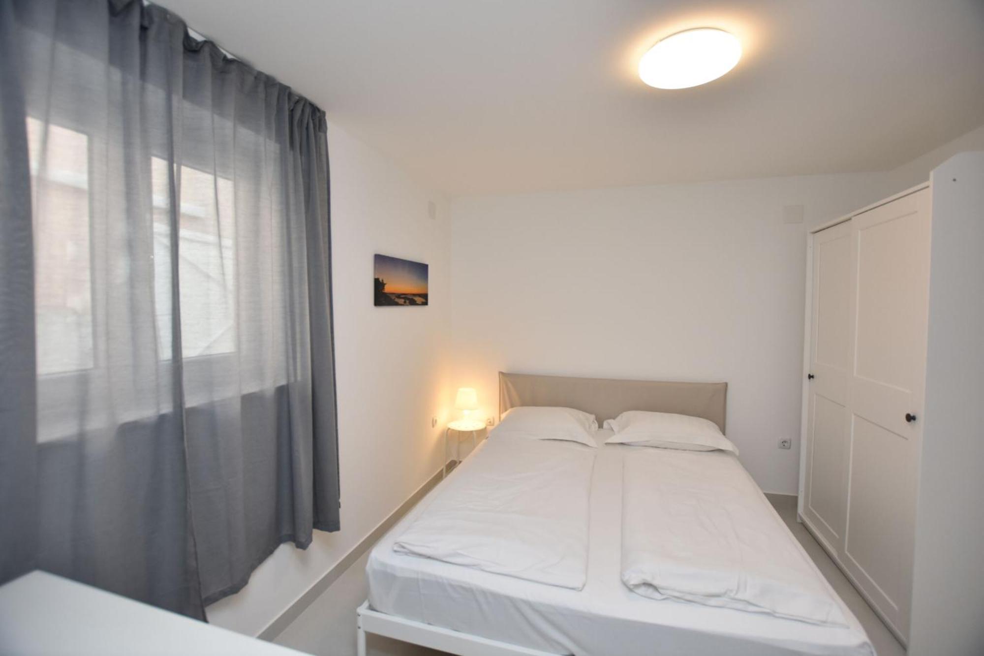 Apartments Leonardo Primošten Buitenkant foto