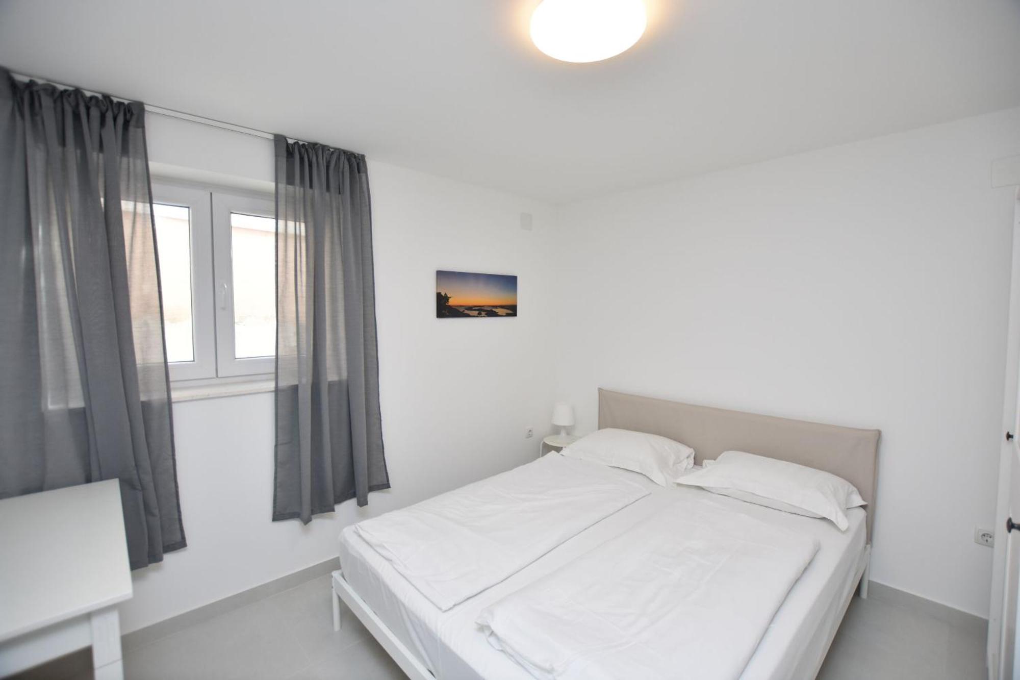 Apartments Leonardo Primošten Buitenkant foto